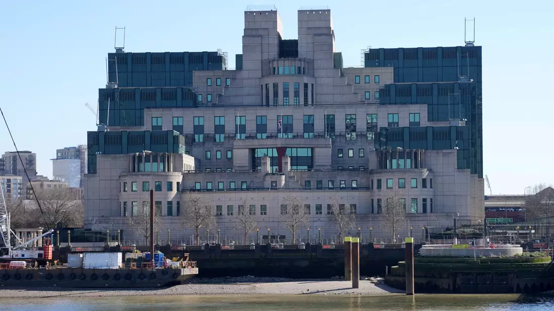 Erstmals soll eine Frau den Auslandsgeheimdienst MI6 leiten. (Archivbild) - Bild: Kin Cheung/AP/dpa