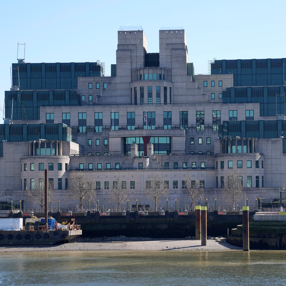 Erstmals soll eine Frau den Auslandsgeheimdienst MI6 leiten. (Archivbild) - Foto: Kin Cheung/AP/dpa