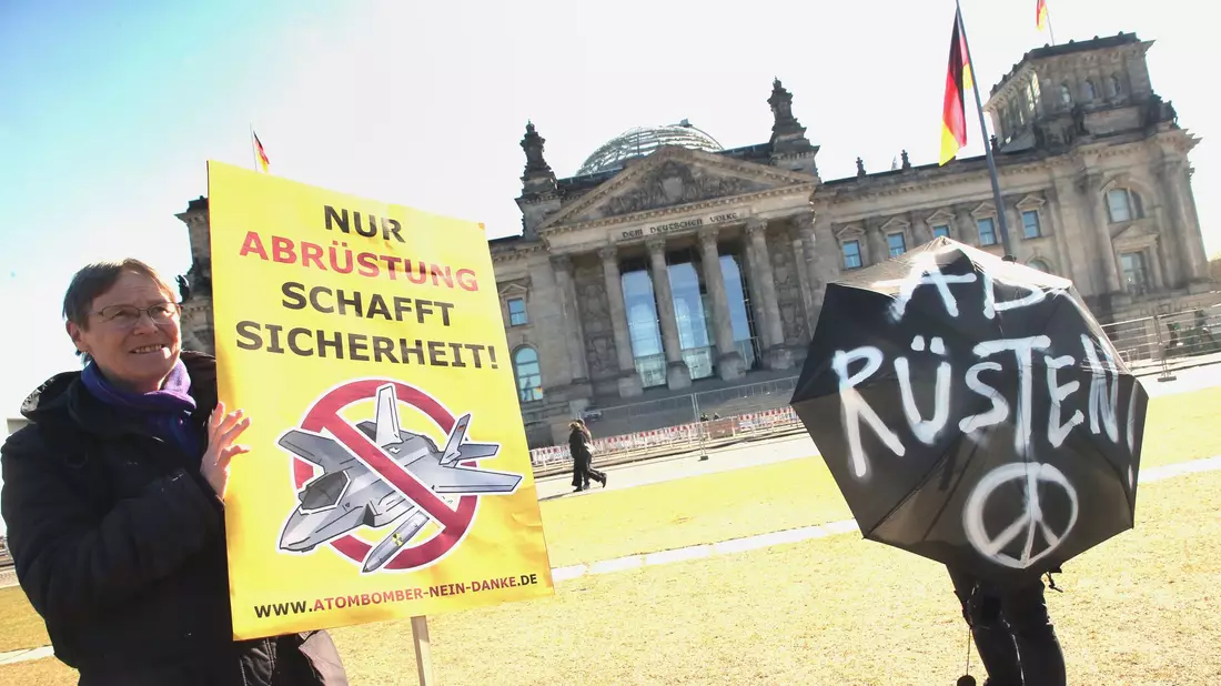 In Deutschland wird immer wieder gegen Atomwaffen demonstriert. (Archivbild) - Bild: Wolfgang Kumm/dpa