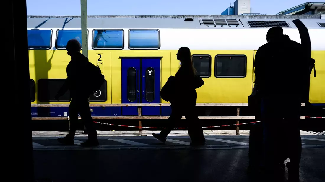 Wird das Ticket teurer?  - Bild: Julian Stratenschulte/dpa