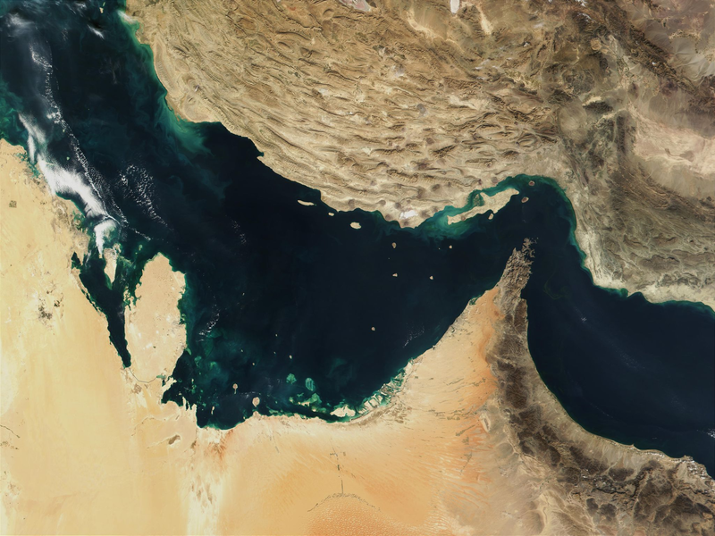 Die etwa 55 Kilometer breite Meerenge Straße von Hormus zwischen dem Iran und Oman gilt als eine der wichtigsten Schifffahrtsrouten für den weltweiten Ölexport. (Archivbild) - Foto: -/The Visible Earth/NASA/dpa