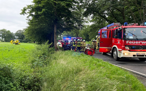 FW Osterholz-Scharm.: Verkehrsunfall mit eingeklemmter Person in Teufelsmoor - Foto: presseportal.de