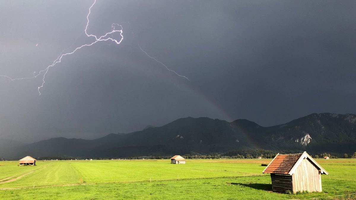 Bei Bergwanderungen sind Gewitter eine besonders große Gefahr. (Symbolbild) - Foto: Valentin Gensch/dpa/dpa-tmn