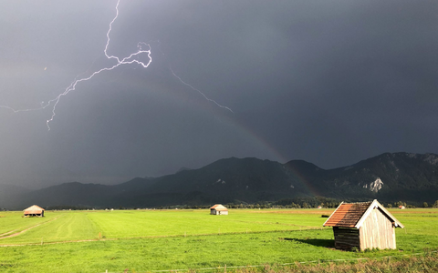Bei Bergwanderungen sind Gewitter eine besonders große Gefahr. (Symbolbild) - Foto: Valentin Gensch/dpa/dpa-tmn Bei Bergwanderungen sind Gewitter eine besonders große Gefahr. (Symbolbild) - Foto: Valentin Gensch/dpa/dpa-tmn