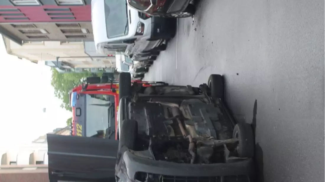 POL-KR: Fahrzeug liegt nach Verkehrsunfall auf der Seite - zunächst flüchtiger Fahrer war betrunken - Bild: presseportal.de