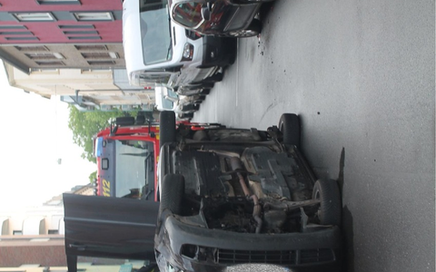 POL-KR: Fahrzeug liegt nach Verkehrsunfall auf der Seite - zunĂ€chst flĂŒchtiger Fahrer war betrunken - Foto: presseportal.de POL-KR: Fahrzeug liegt nach Verkehrsunfall auf der Seite - zunĂ€chst flĂŒchtiger Fahrer war betrunken - Foto: presseportal.de