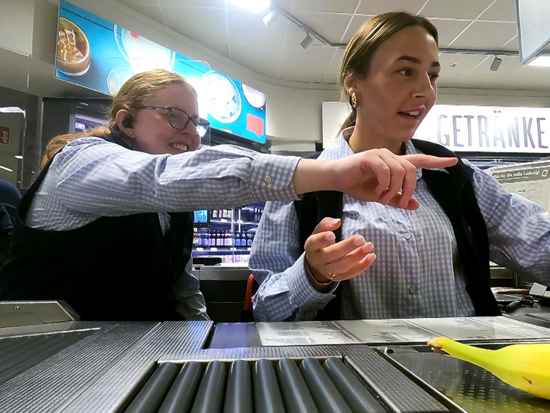Diese Woche bei Unser Supermarkt - mit Herz und Humor: Alessia an der Kasse - Foto: presseportal.de