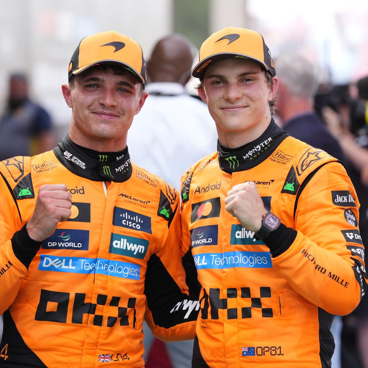 Oscar Piastri (rechts) und Lando Norris führen weiter in der Gesamtwertung. - Foto: Bradley Collyer/PA Wire/dpa