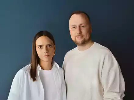 Host-Wechsel bei 11KM: der tagesschau-Podcast / Elena Kuch und David Krause folgen auf Victoria Koopmann - Foto: presseportal.de