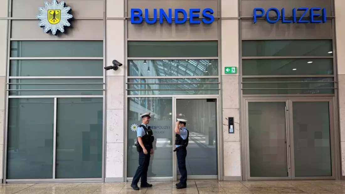 BPOL NRW: Bundespolizei wieder im Kölner Hauptbahnhof -Ansprechpartner für Sicherheit in zentraler Lage- - Bild: presseportal.de