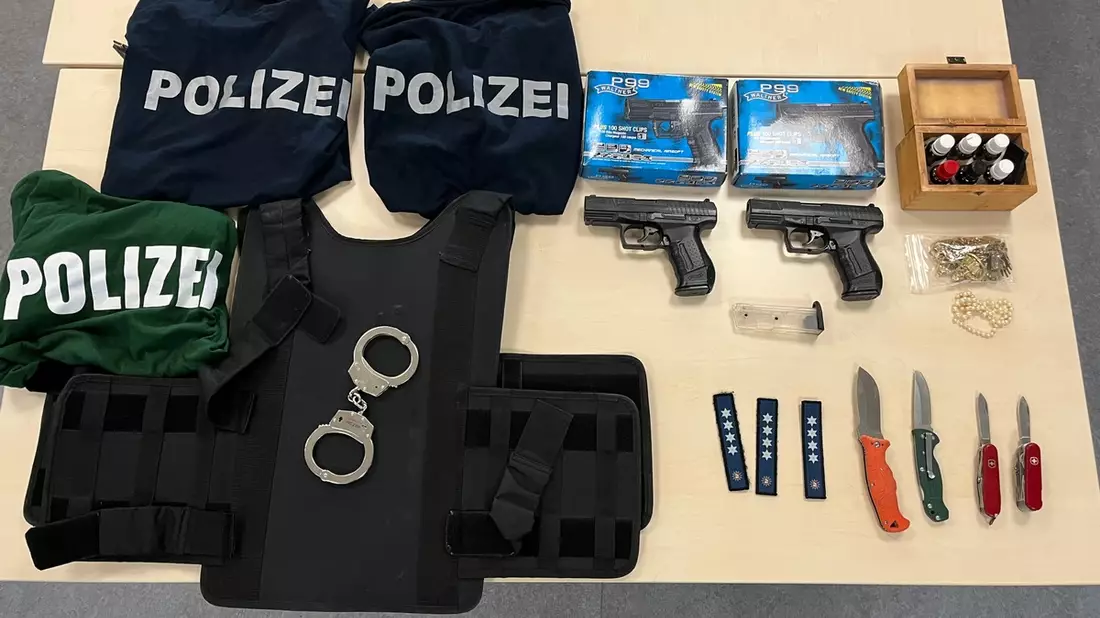 POL-D: Altstadt/Stadtmitte - Mann in Polizei-T-Shirt beschimpft Polizisten - Diverse Anzeigen gefertigt - Bild: presseportal.de