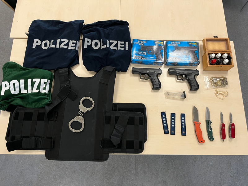POL-D: Altstadt/Stadtmitte - Mann in Polizei-T-Shirt beschimpft Polizisten - Diverse Anzeigen gefertigt - Foto: presseportal.de