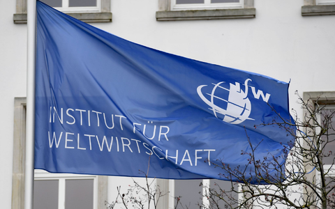 Das IfW Kiel untersucht, welche Länder die Ukraine unterstützten. (Archivbild)  - Foto: Carsten Rehder/dpa