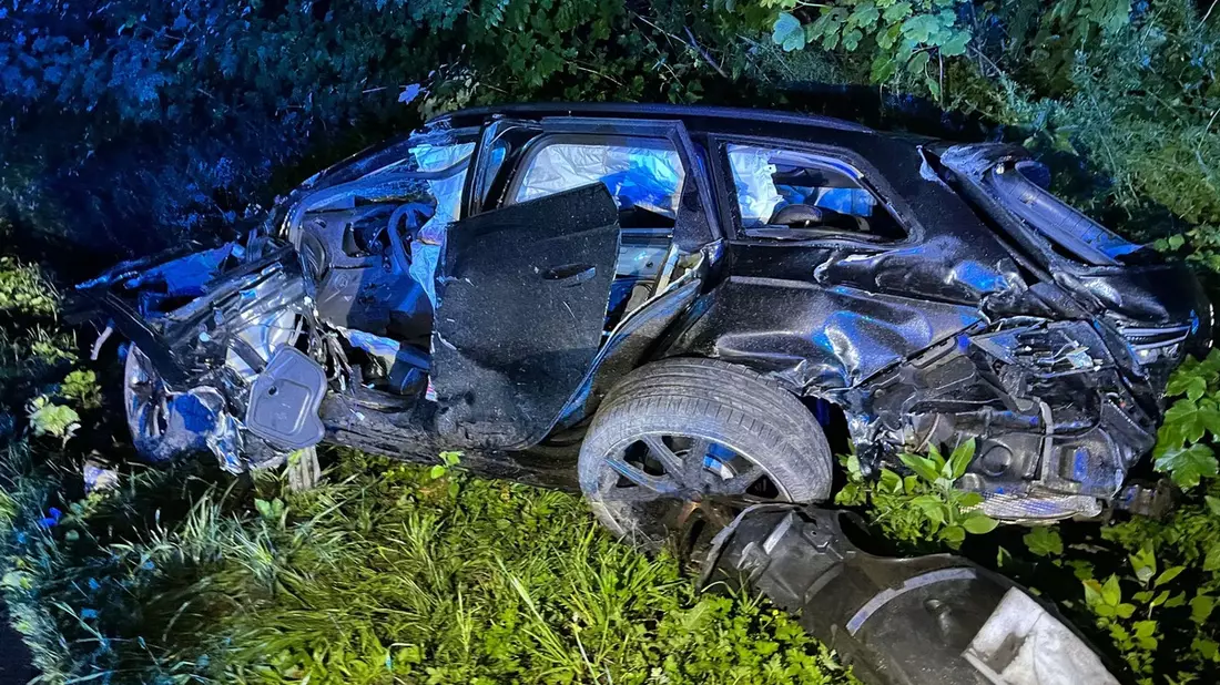 POL-LIP: Lemgo. In Kurve von der Fahrbahn abgekommen. - Bild: presseportal.de