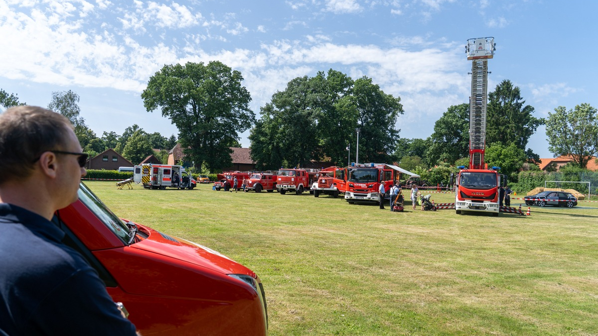 FW Flotwedel: 90 Jahre Ortsfeuerwehr und 60 Jahre Jugendfeuerwehr - Offensen feiert Jubiläum - Foto: presseportal.de