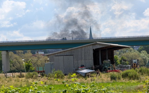 FW-EN: Wetter - Unterstützung Rettungsdienst am Sonntag und Fahrzeugbrand am Montag - Foto: presseportal.de