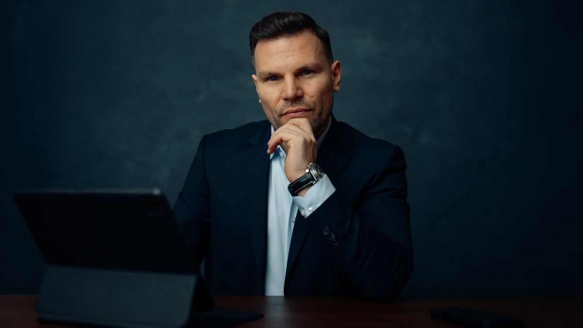 Heilmittelwerbegesetz erklärt: Dominik von Falkenhausen von ScaleBeauty über rechtssicheres Marketing für Schönheitskliniken und Praxen der ästhetischen Medizin - Foto: presseportal.de