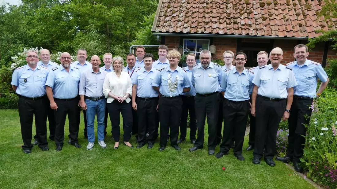 FW Südheide: Sommerfest der Freiwilligen Feuerwehr Beckedorf Wolfgang Bernhardt für 50-jährige Mitgliedschaft in der Freiwilligen Feuerwehr geehrt - Bild: presseportal.de