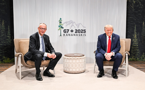 Bundeskanzler Friedrich Merz (CDU) hatte US-Präsident Donald Trump am Montag am Rande des G7-Gipfels in Kanada getroffen. - Foto: Guido Bergmann/Bundesregierung/dpa