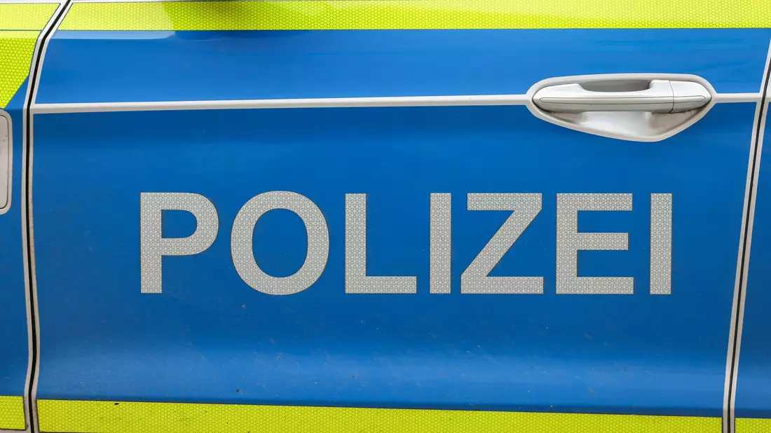 Nach einem Feuer in einer Bahnunterführung ermittelt die Kriminalpolizei Bamberg wegen Verdachts auf Brandstiftung. - Bild: Jan Woitas/dpa