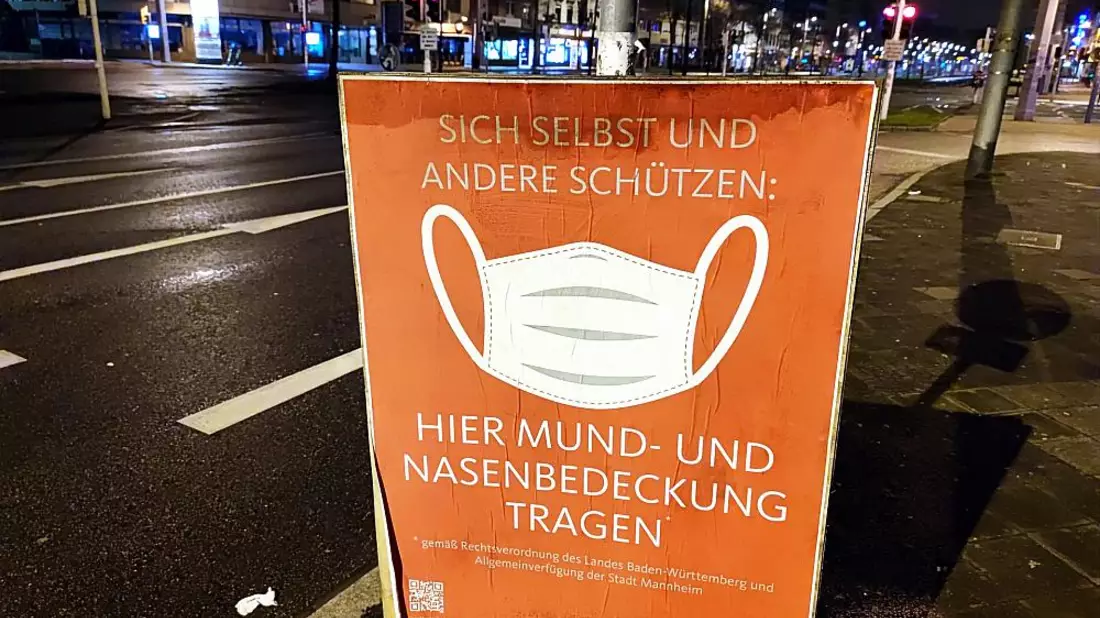 Hinweis auf Mund-Nasen-Schutz (Archiv) - Bild: über dts Nachrichtenagentur