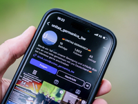Die Gruppen vernetzen sich in sozialen Medien auch untereinander. - Foto: Christoph Schmidt/dpa