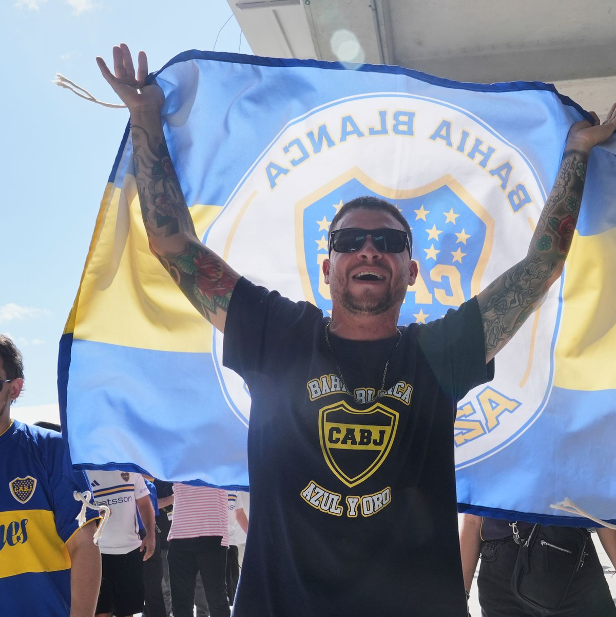 Heißblütige Fans begleiten die Boca Juniors auch bei der WM. - Foto: Marta Lavandier/AP/dpa