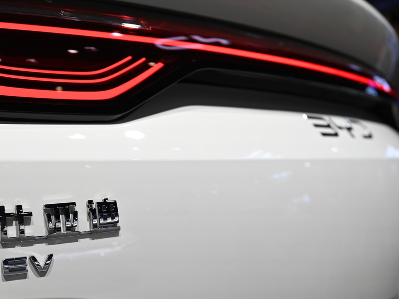 BYD aus China verkaufte 2024 erstmals mehr E-Autos als der bisherige Marktführer Tesla. (Archivfoto) - Foto: Johannes Neudecker/dpa