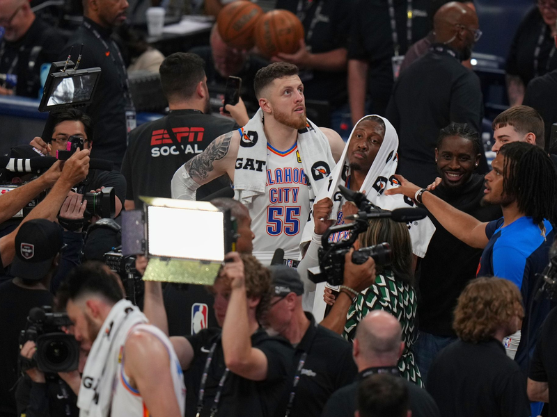 Pascal Siakam (links) und Alex Caruso sind die beiden einzigen Spieler, die schon mal NBA-Champion waren. - Foto: Nate Billings/AP/dpa