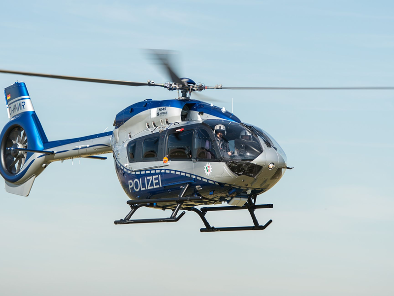 Die Polizei in Köln sucht nach einem flüchtigen 38-Jährigen. (Symbolbild) - Foto: Wolfram Kastl/dpa