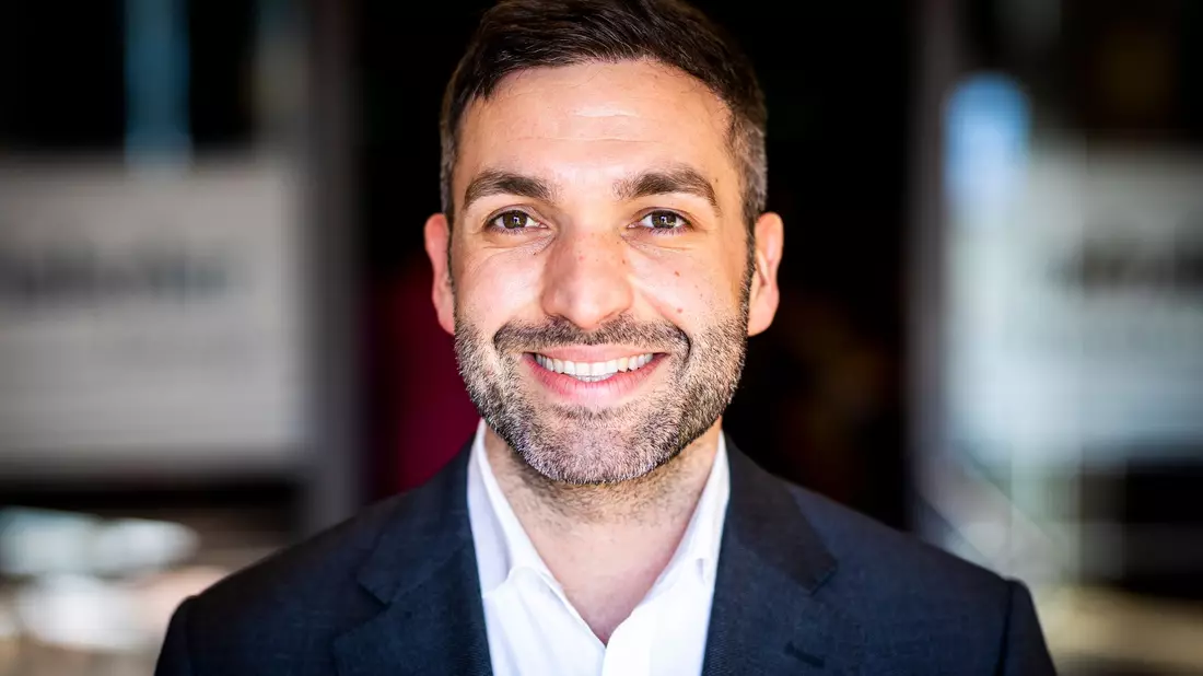Konstantin Kuhle hat seinen langjährigen Partner Gino Liguori geheiratet. (Archivbild) - Bild: Moritz Frankenberg/dpa