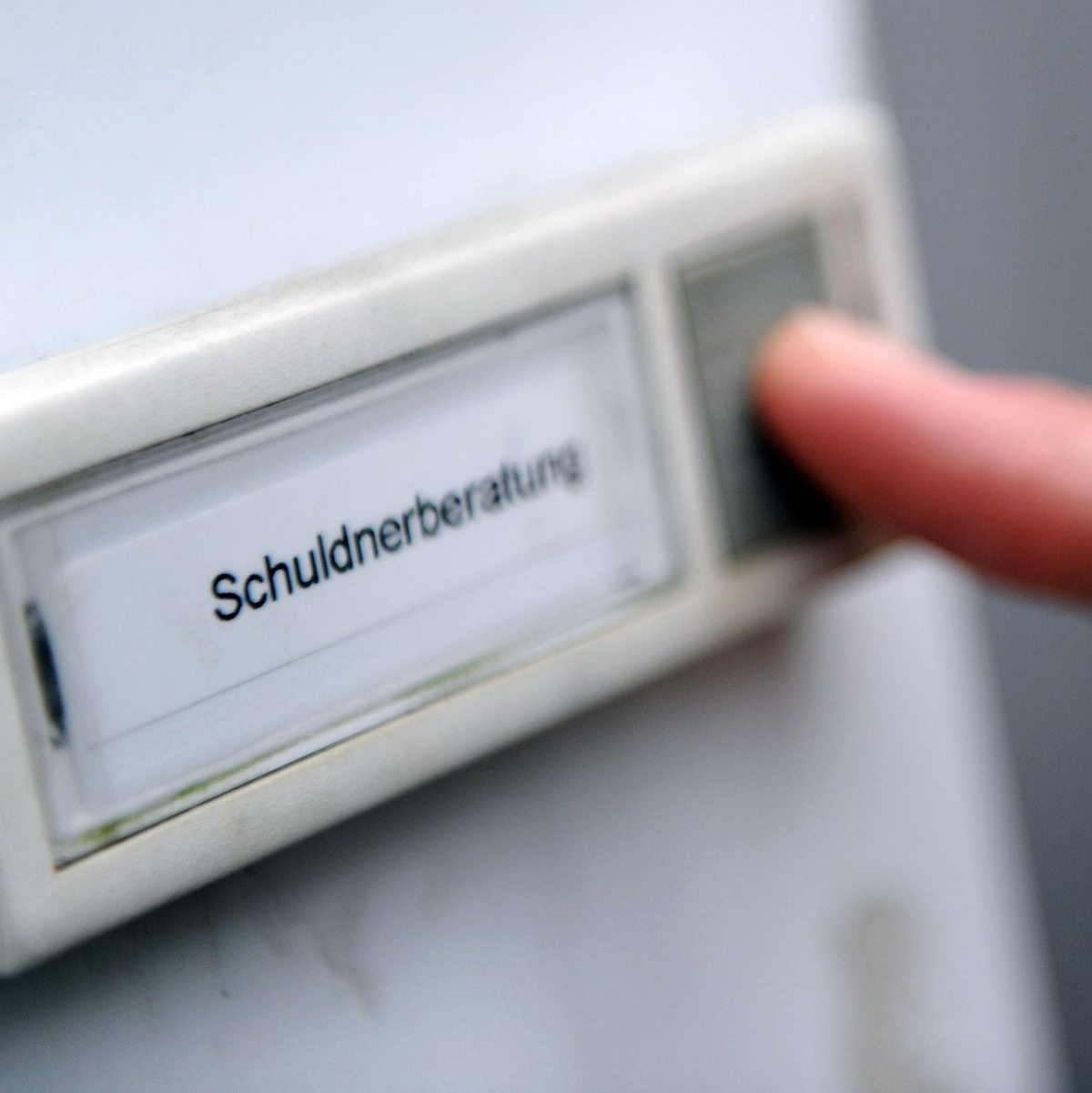 Die Schuldnerberatungen verzeichnen mehr als 570.000 Beratungen im Jahr. - Foto: Angelika Warmuth/dpa/dpa-tmn