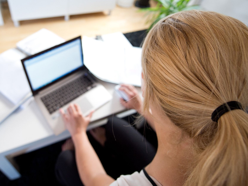 In Deutschland arbeiten im EU-Vergleich besonders viele Menschen in Teilzeit - vor allem Frauen (Archivbild) - Foto: Daniel Naupold/dpa