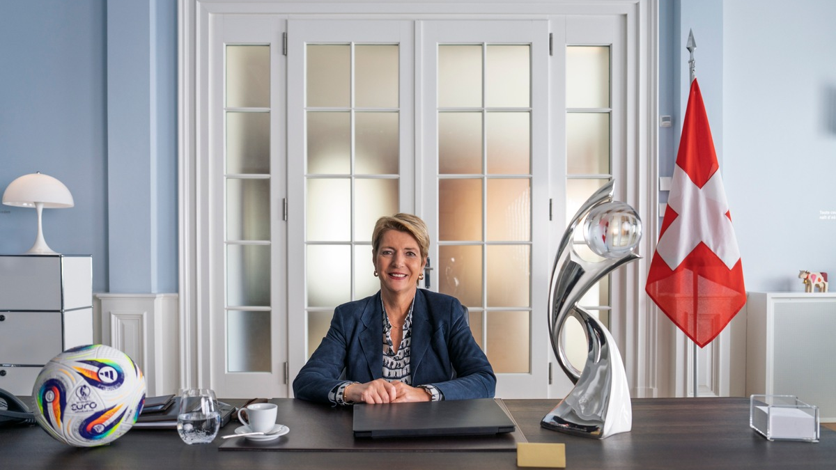 UEFA Women's EURO: Schweizer Bundespräsidentin wirbt in Videobotschaft fürs Verlieren - Foto: presseportal.de