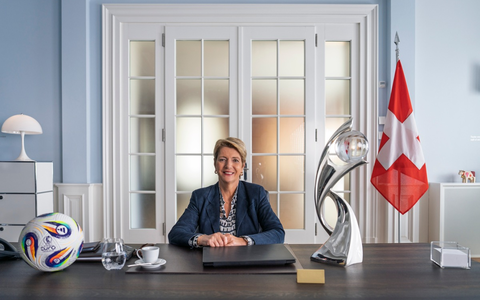 UEFA Women's EURO: Schweizer BundesprĂ€sidentin wirbt in Videobotschaft fĂŒrs Verlieren - Foto: presseportal.de UEFA Women's EURO: Schweizer BundesprĂ€sidentin wirbt in Videobotschaft fĂŒrs Verlieren - Foto: presseportal.de