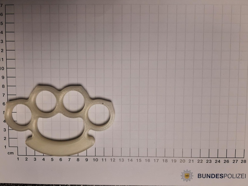 BPOL NRW: Bundespolizei findet Schlagring - Foto: presseportal.de