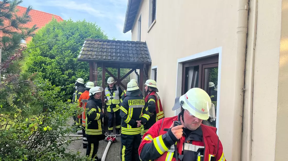 FFW Schiffdorf: Dramatische Einsatzmeldung - Feuer mit Menschengefährdung glücklicherweise ohne Verletzte - Bild: presseportal.de