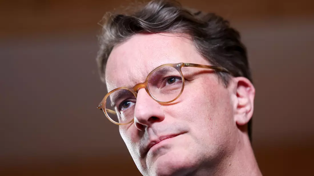NRW-Ministerpräsident Hendrik Wüst (CDU) macht vor Bund-Länder-Gesprächen zum steuerlichen Entlastungsprogramm für die Wirtschaft Druck auf den Bund. (Foto-Archiv) - Bild: Thomas Banneyer/dpa