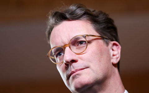 NRW-Ministerpräsident Hendrik Wüst (CDU) macht vor Bund-Länder-Gesprächen zum steuerlichen Entlastungsprogramm für die Wirtschaft Druck auf den Bund. (Foto-Archiv) - Foto: Thomas Banneyer/dpa