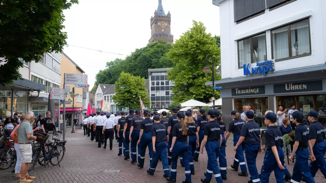 FW-KLE: Stadtfeuerwehrfest / 125 Jahre Löschzug Kleve und Musikzug - Bild: presseportal.de
