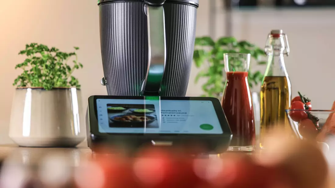 Der neue Thermomix TM7 ist seit Anfang des Jahres auf dem Markt. Das alte Modell TM6 wurde zwischen 2019 und 2024 etwa 8 Millionen Mal verkauft. - Bild: Oliver Berg/dpa