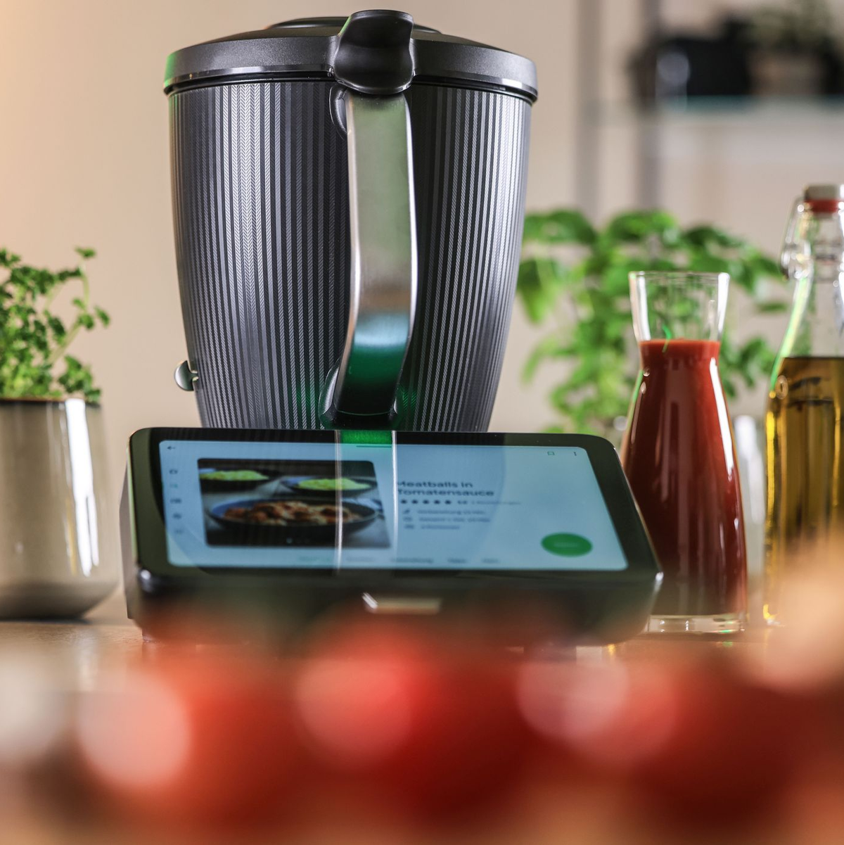 Der neue Thermomix TM7 ist seit Anfang des Jahres auf dem Markt. Das alte Modell TM6 wurde zwischen 2019 und 2024 etwa 8 Millionen Mal verkauft. - Foto: Oliver Berg/dpa