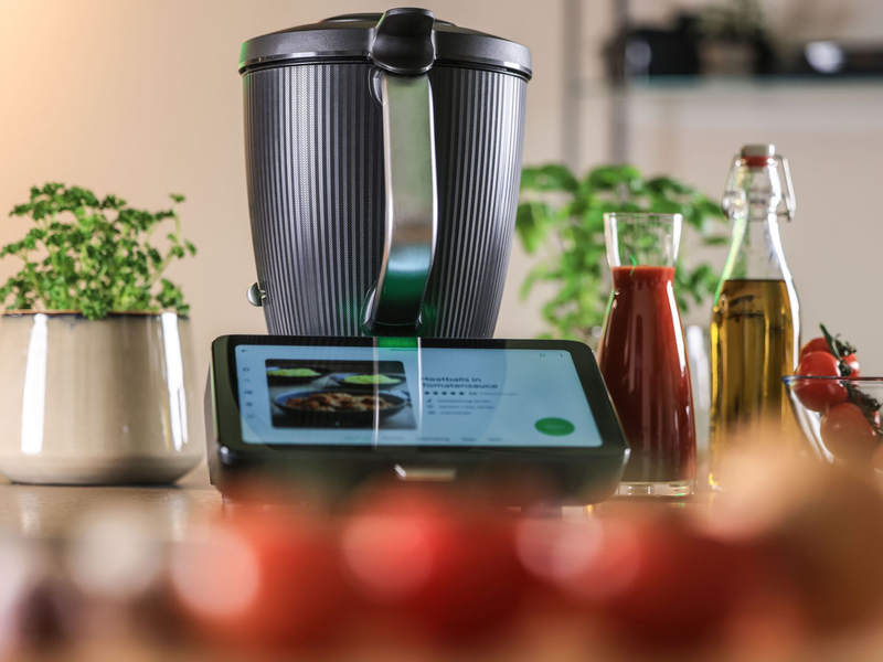 Der neue Thermomix TM7 ist seit Anfang des Jahres auf dem Markt. Das alte Modell TM6 wurde zwischen 2019 und 2024 etwa 8 Millionen Mal verkauft. - Foto: Oliver Berg/dpa
