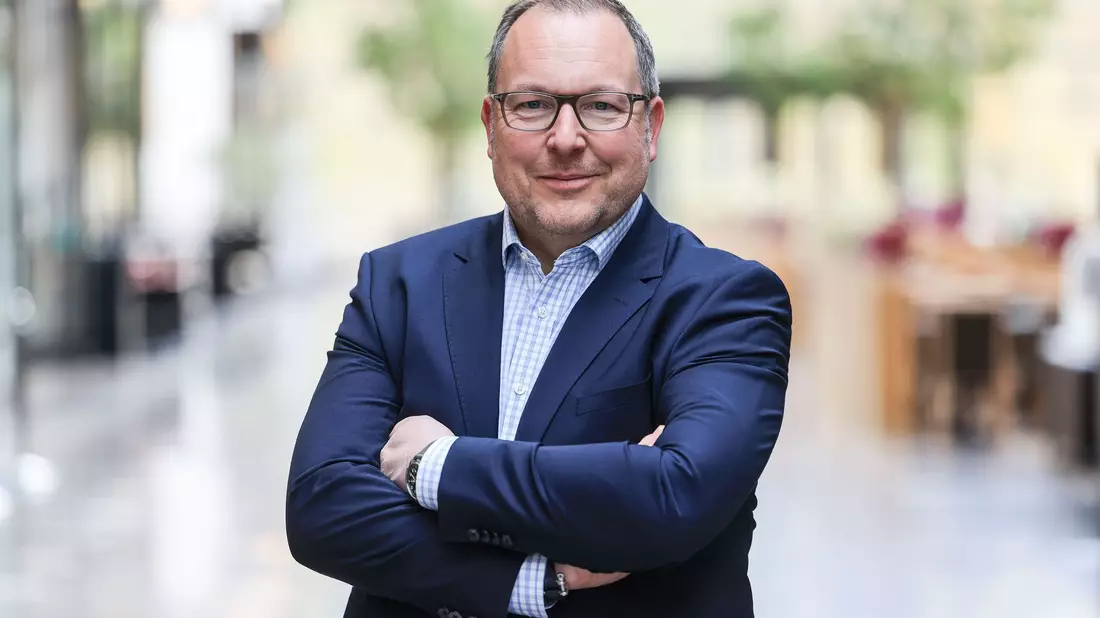 Zufrieden mit dem Verkaufsstart: Vorwerk-Chef Thomas Stoffmehl. - Bild: Oliver Berg/dpa