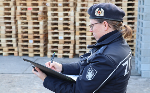 HZA-DD: Dresden: Finanzkontrolle Schwarzarbeit im Einsatz auf Baustellen Bundesweite Schwerpunktprüfung im Baugewerbe - Foto: presseportal.de HZA-DD: Dresden: Finanzkontrolle Schwarzarbeit im Einsatz auf Baustellen Bundesweite Schwerpunktprüfung im Baugewerbe - Foto: presseportal.de