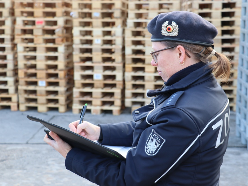 HZA-DD: Dresden: Finanzkontrolle Schwarzarbeit im Einsatz auf Baustellen Bundesweite Schwerpunktprüfung im Baugewerbe - Foto: presseportal.de