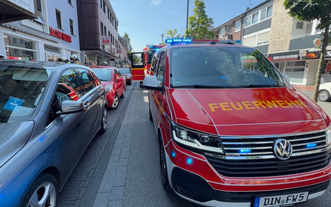 FW Dinslaken: Gemeldeter Zimmerbrand im Dachgeschoss - Foto: presseportal.de