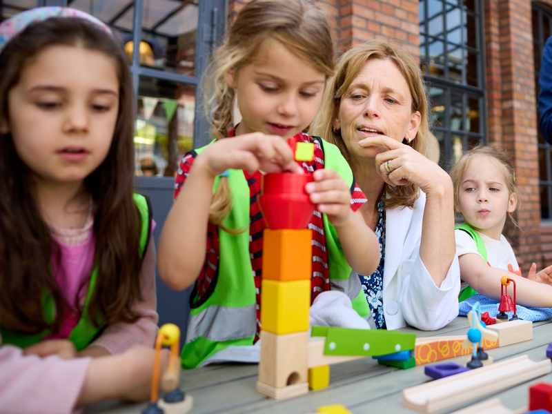 Größte Energierallye der Hauptstadt: 100 Kinder feiern mit Bundesbildungsministerin Karin Prien - Foto: presseportal.de