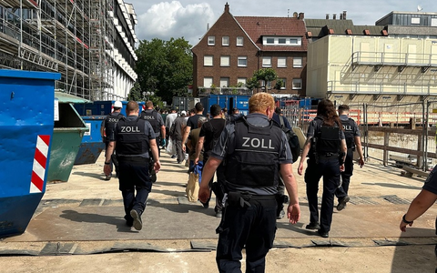 HZA-MS: Zoll kontrolliert Bauvorhaben in Rheine, Dülmen und Münster / Mehr als jeder fünfte Bauarbeiter auf Großbaustelle in Rheine illegal tätig - Foto: presseportal.de