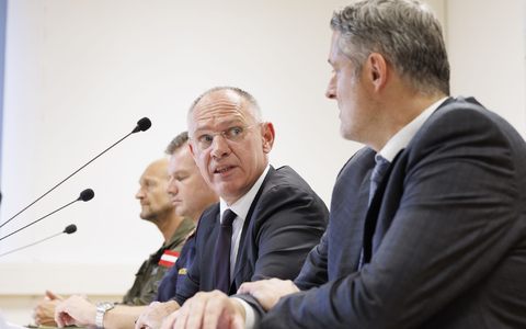 Österreichs Innenminister informierte mit Ermittlern über die bisherigen Erkenntnisse. - Foto: Erwin Scheriau/APA/dpa